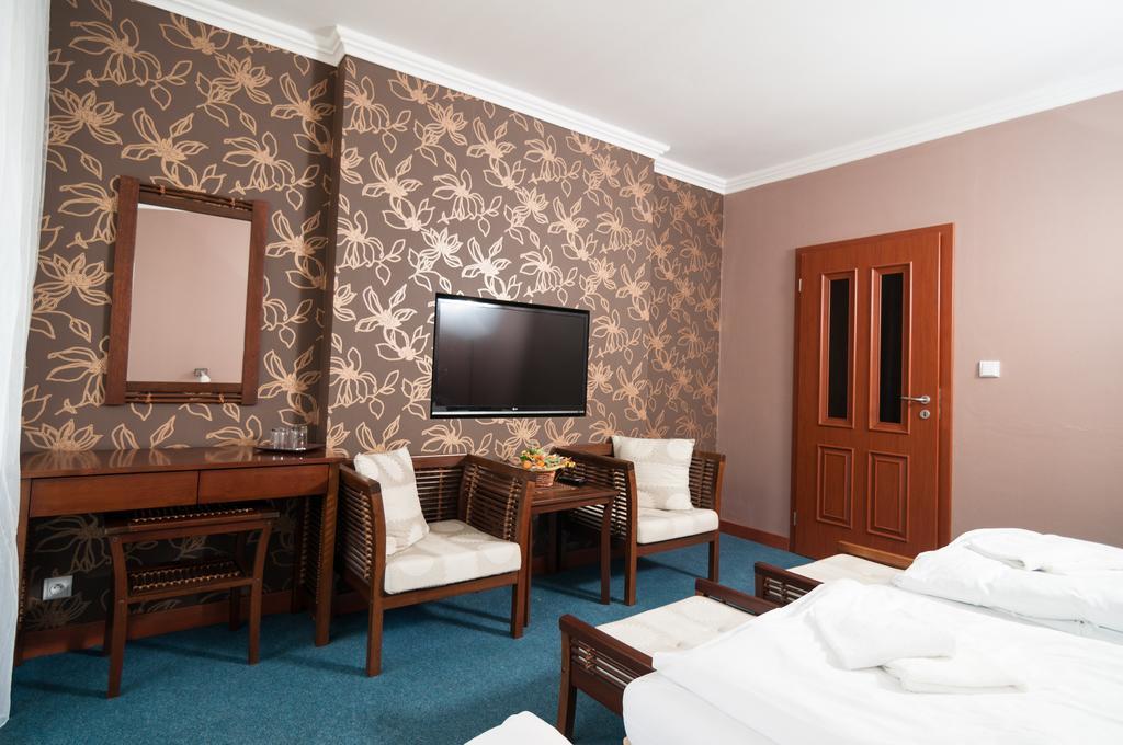 Hotel Radejov Knezdub Exterior photo