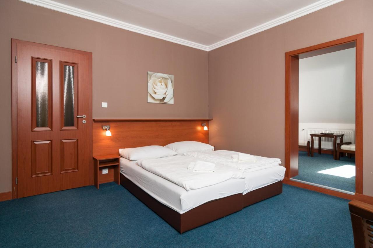 Hotel Radejov Knezdub Exterior photo